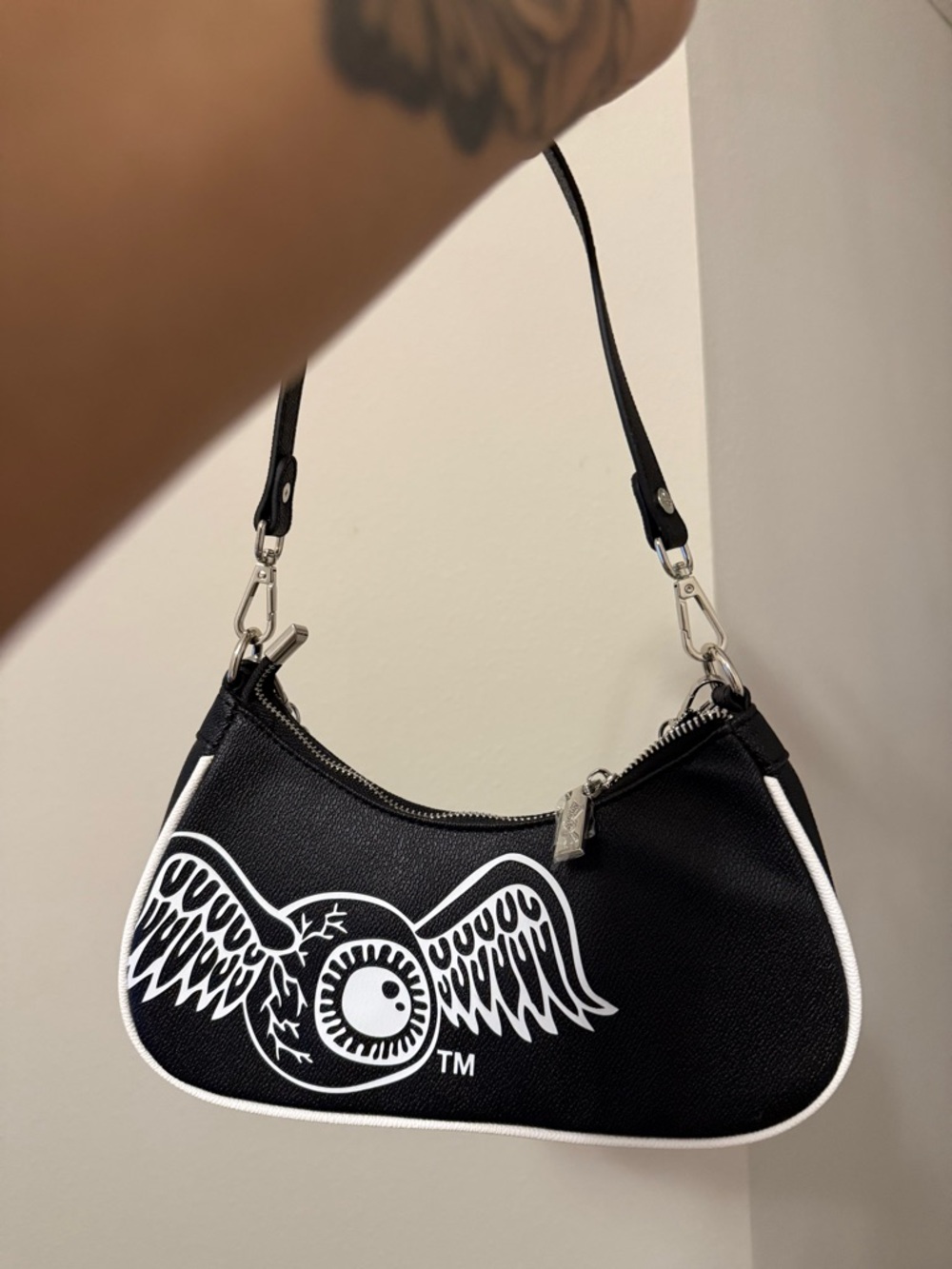 Von Dutch Black Shoulder Bag with White Logo and Chain Detail - Picture 2 of 5